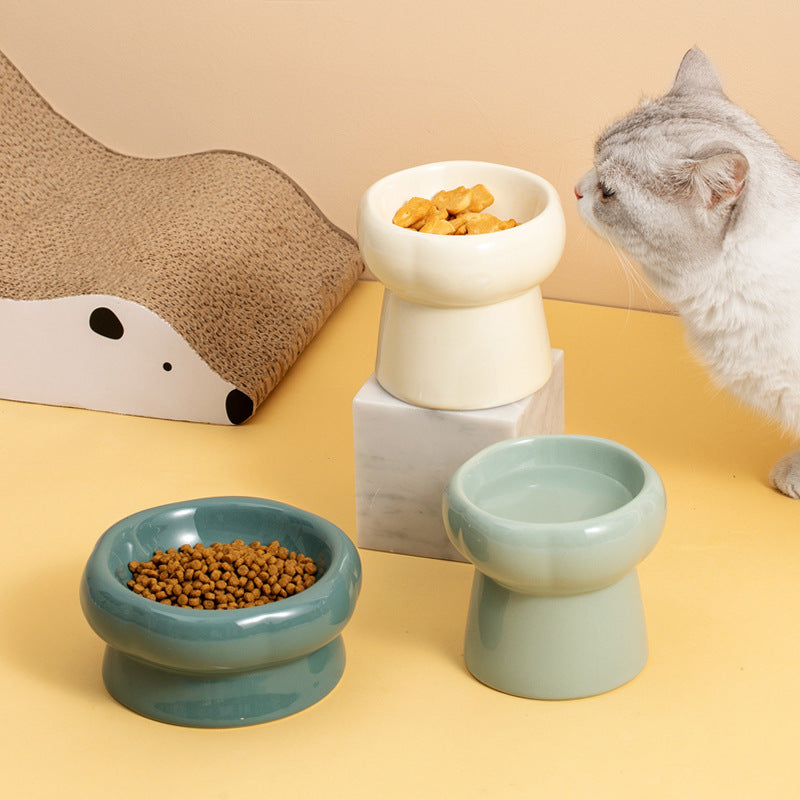Catson Tango™ erhöhte Keramik-Futternäpfe in Creme, Hellgrün und Dunkelgrün mit Katze und Trockenfutter